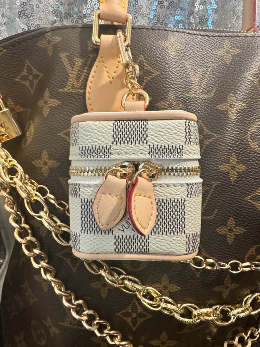 Louis Vuitton Ivory and Navy Damier Azur Mini Vanity Charm with Gold Hardware - Picture 2 of 7